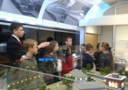 Младшие школьники знакомятся с научными и техническими новинками в сфере инновационных технологий