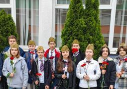 Возложение цветов..